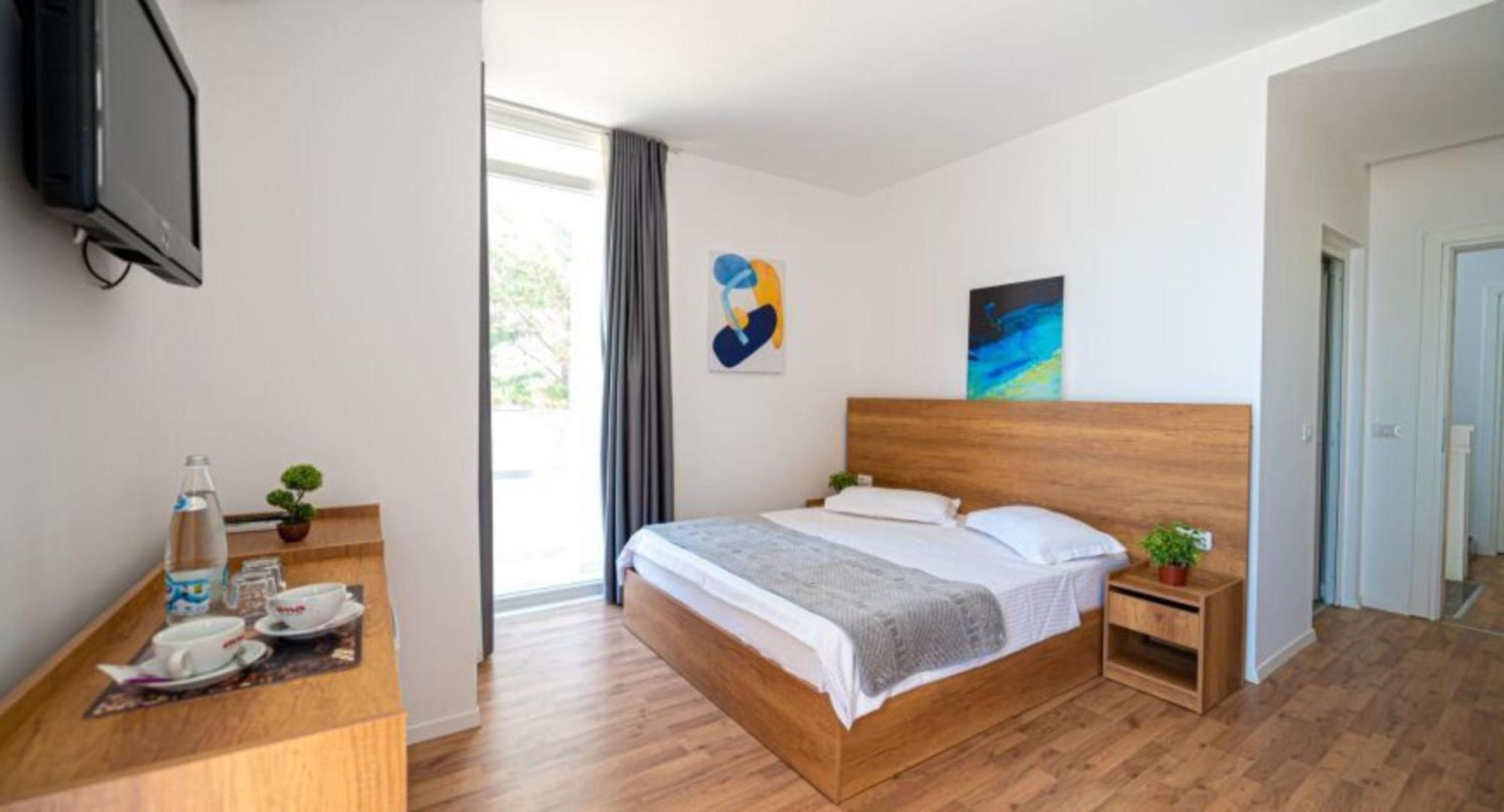 Hotel Besani Durrës Esterno foto