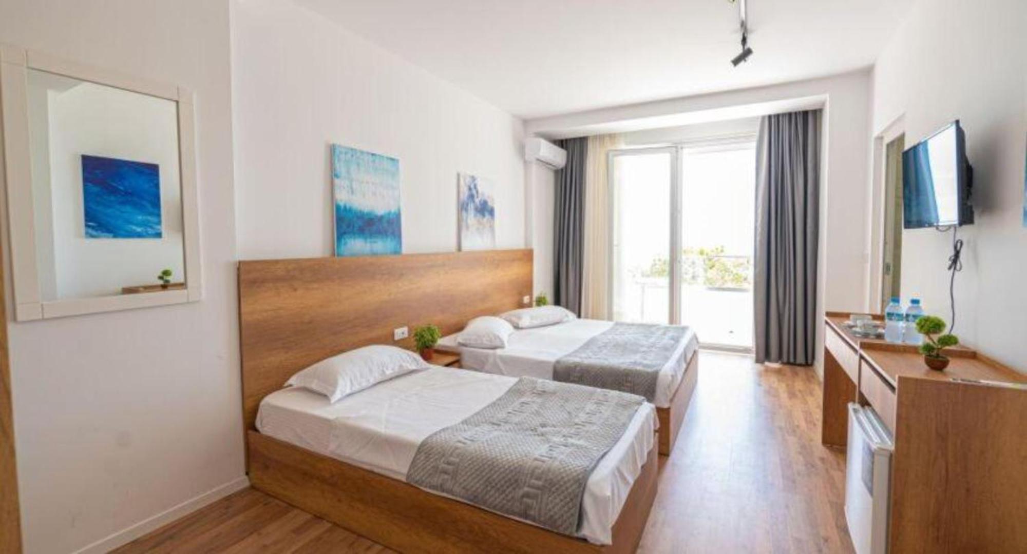 Hotel Besani Durrës Esterno foto