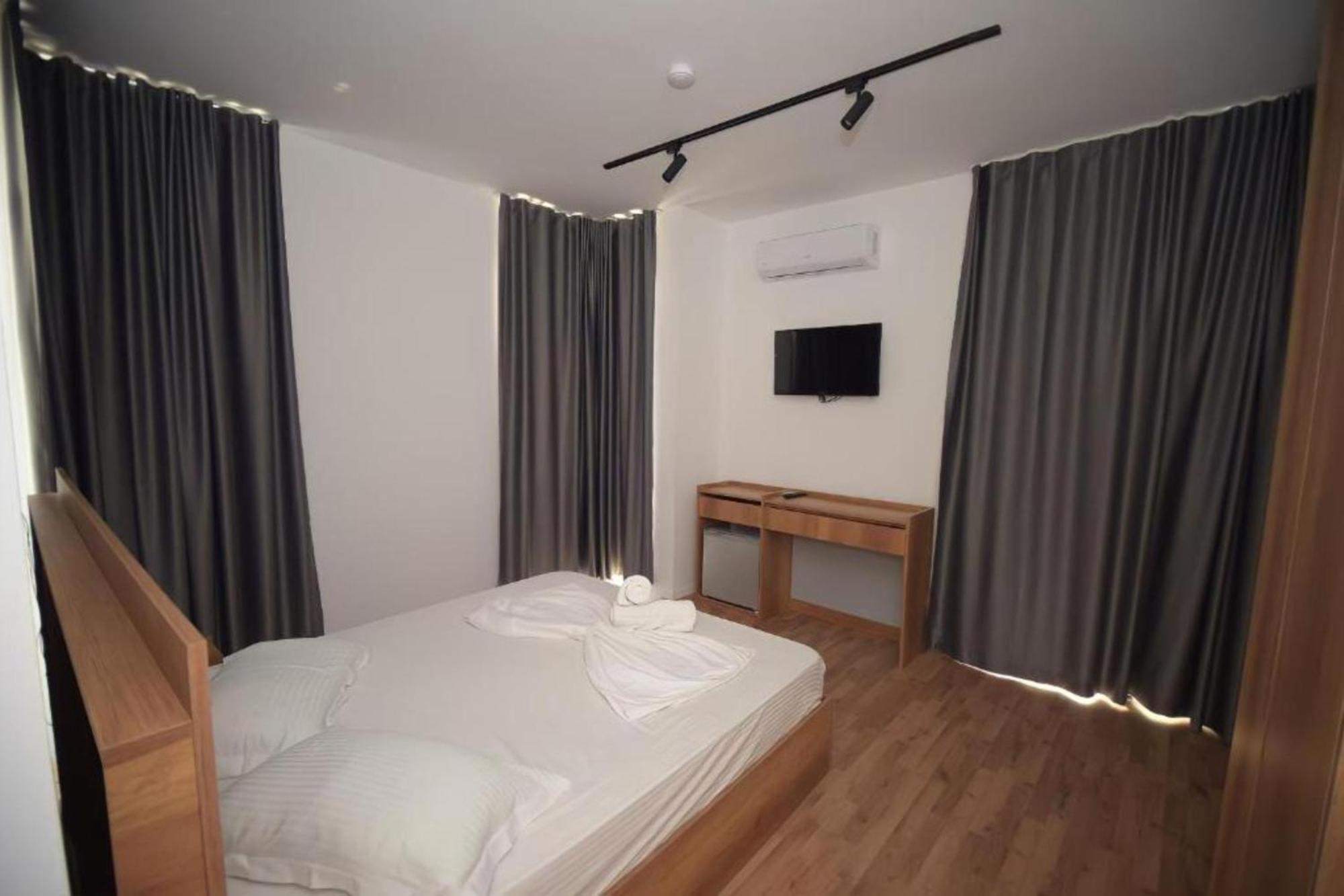 Hotel Besani Durrës Esterno foto