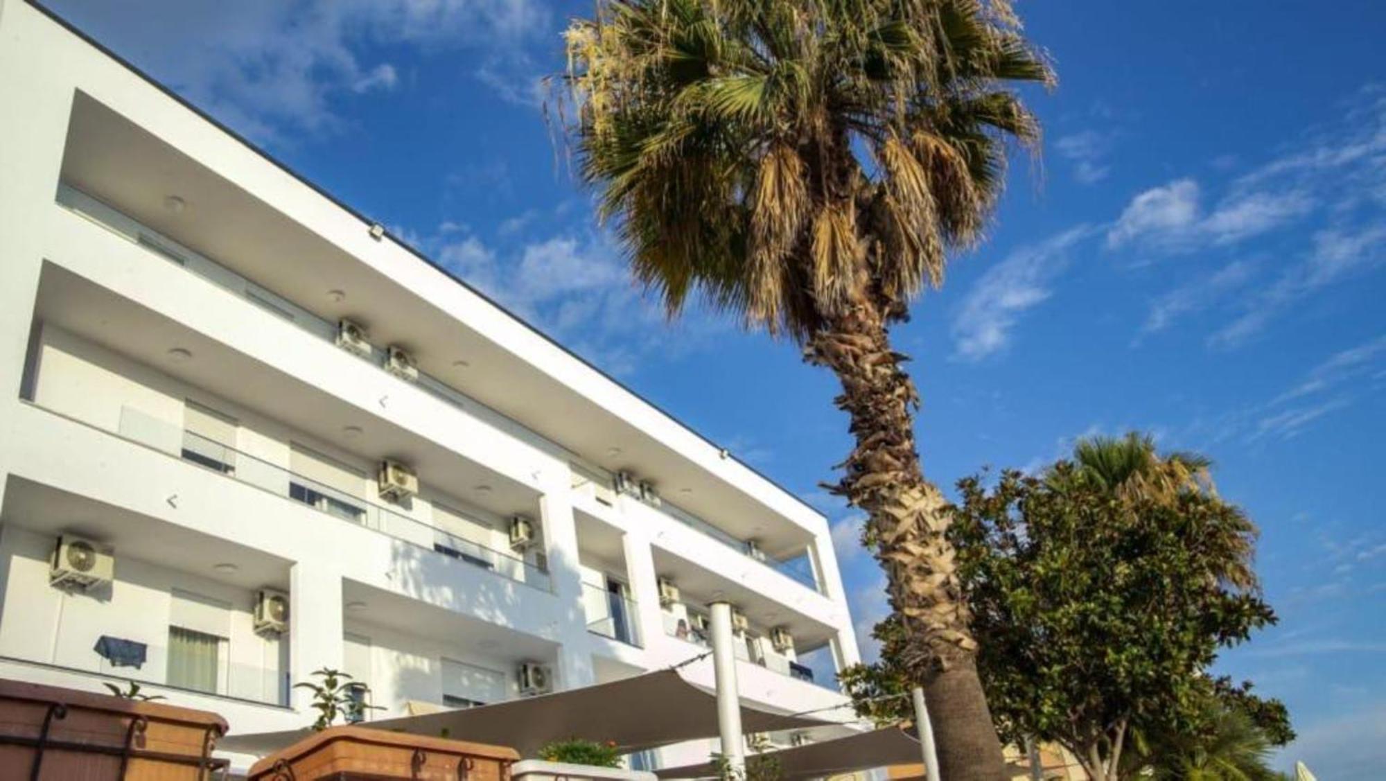 Hotel Besani Durrës Esterno foto