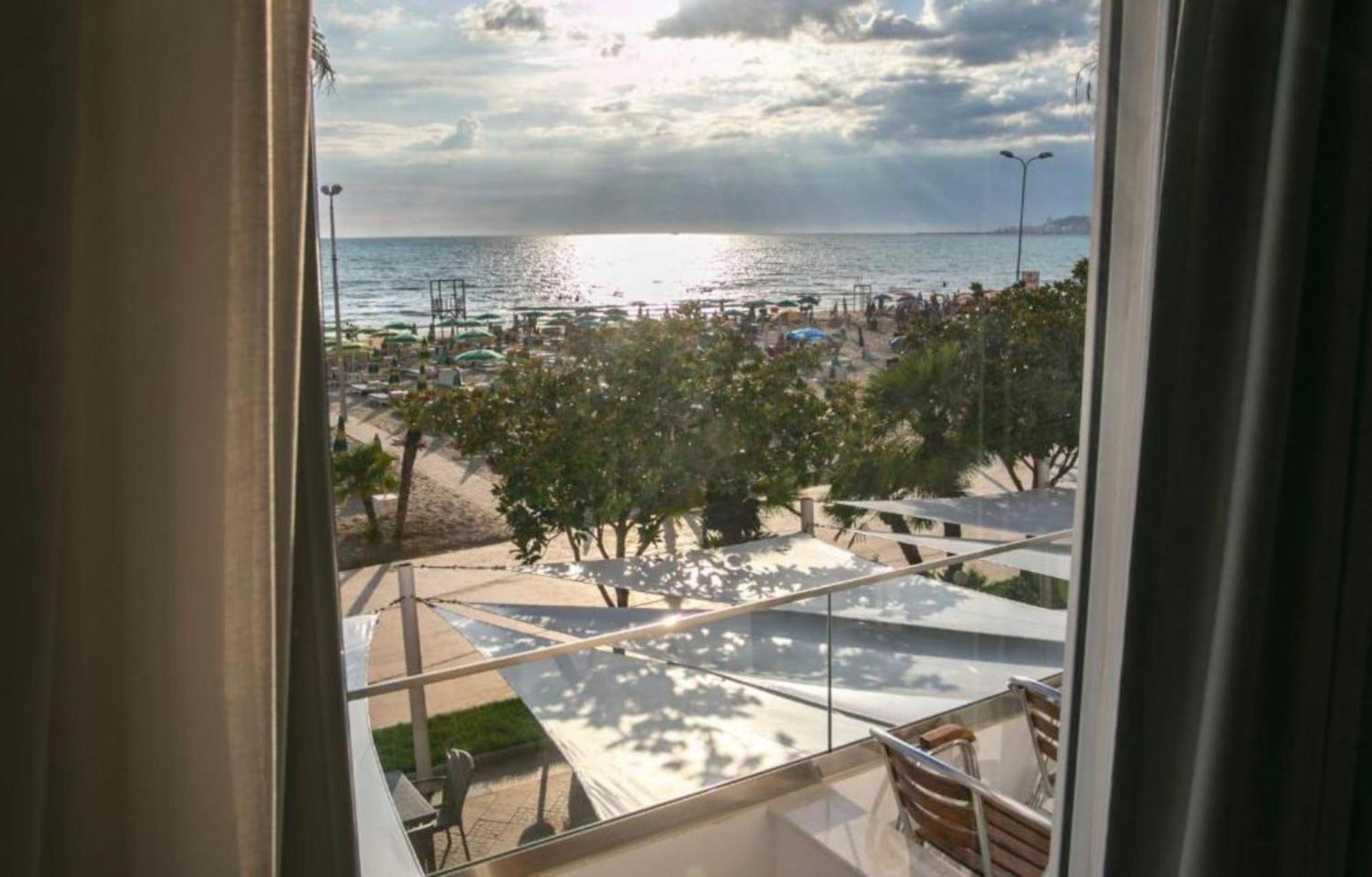 Hotel Besani Durrës Esterno foto