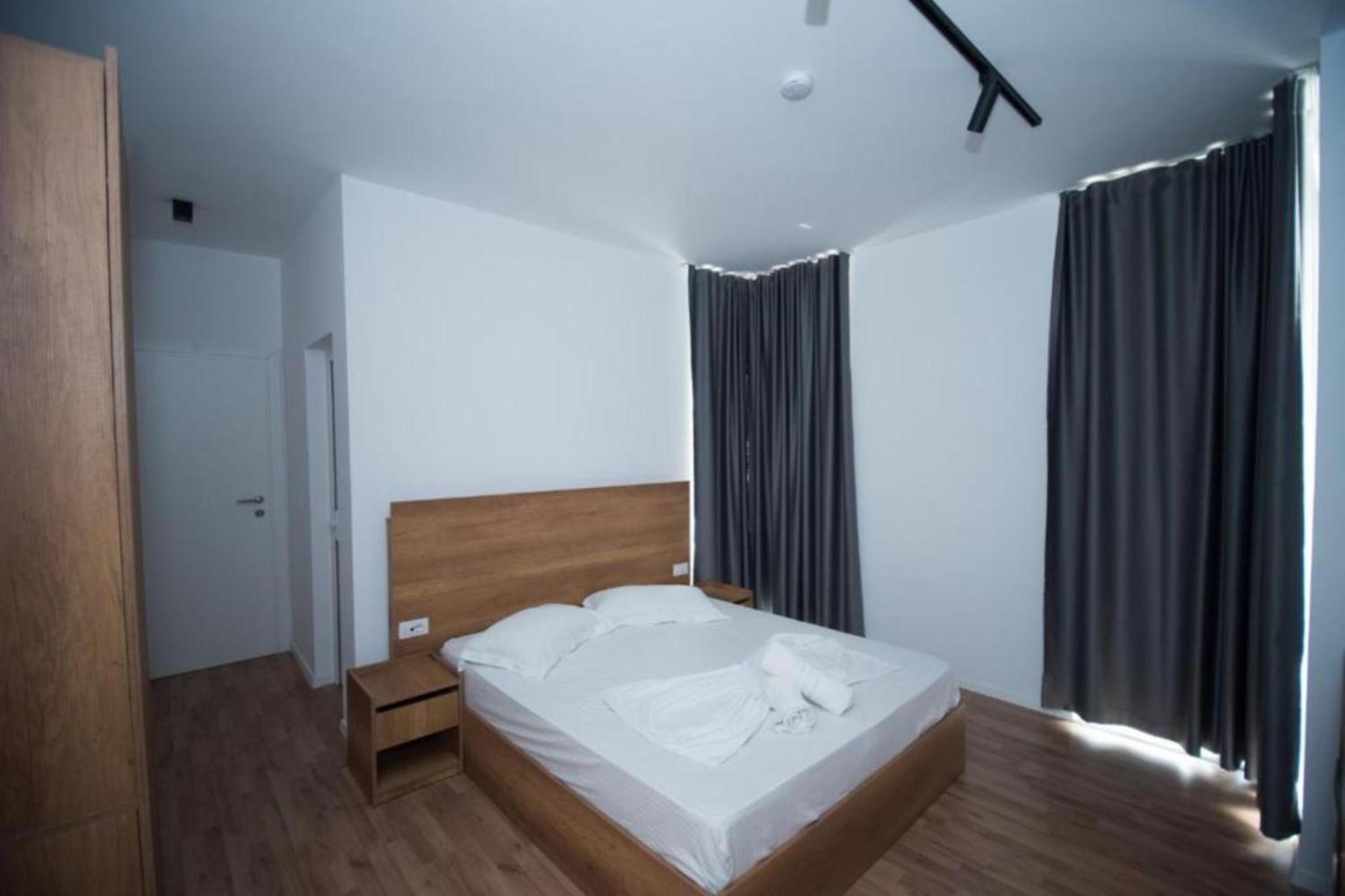 Hotel Besani Durrës Esterno foto