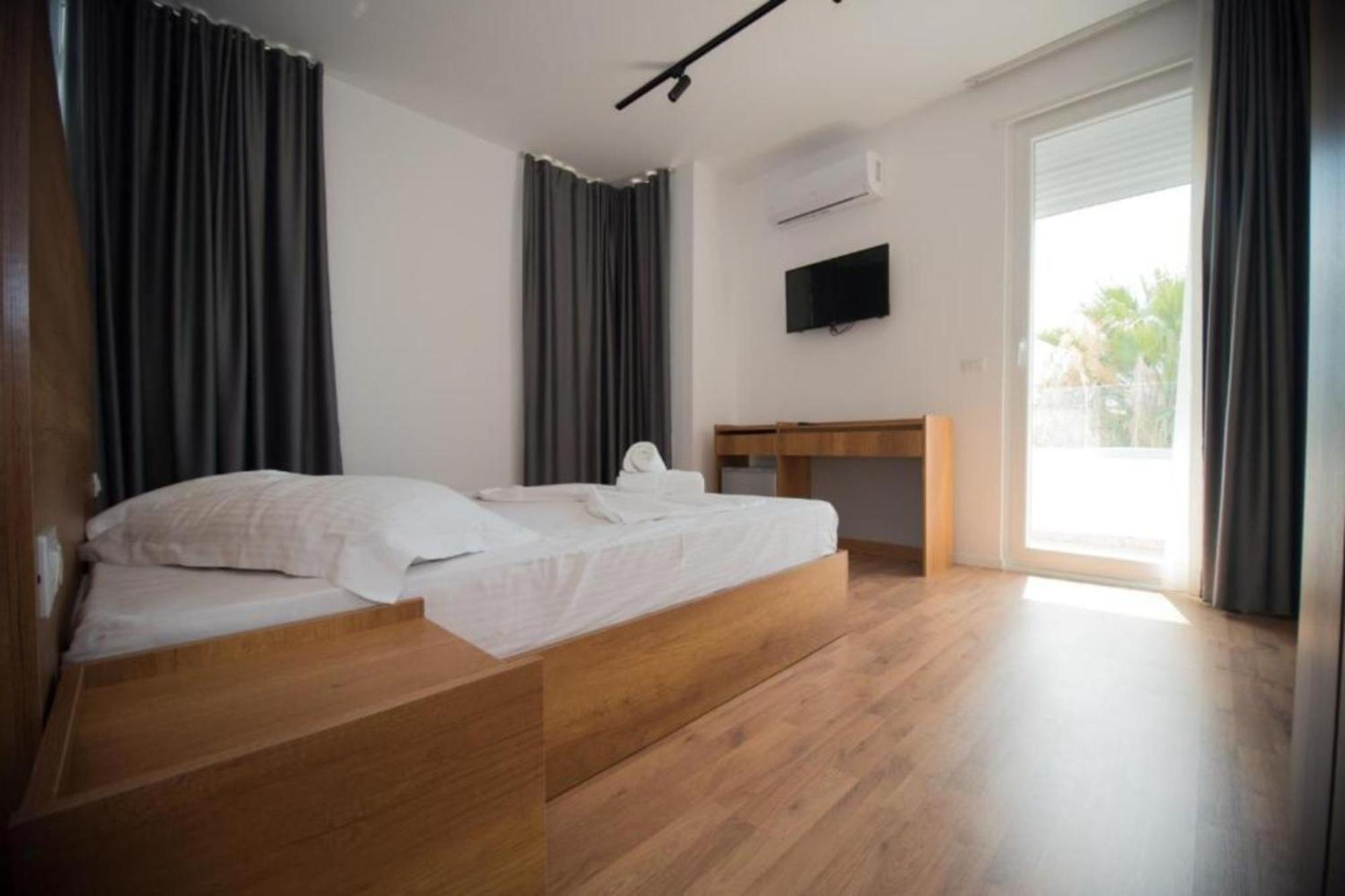 Hotel Besani Durrës Esterno foto
