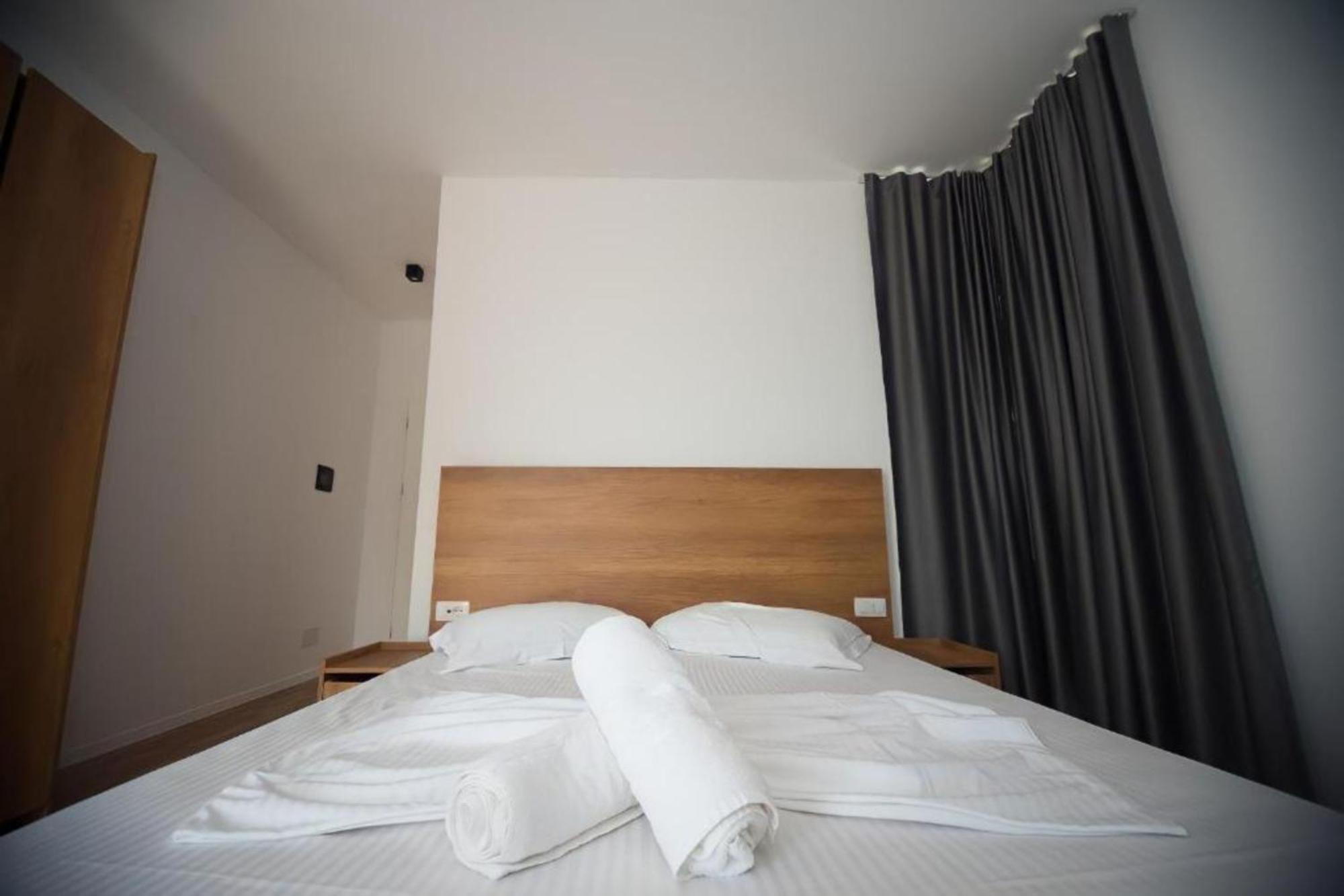 Hotel Besani Durrës Esterno foto