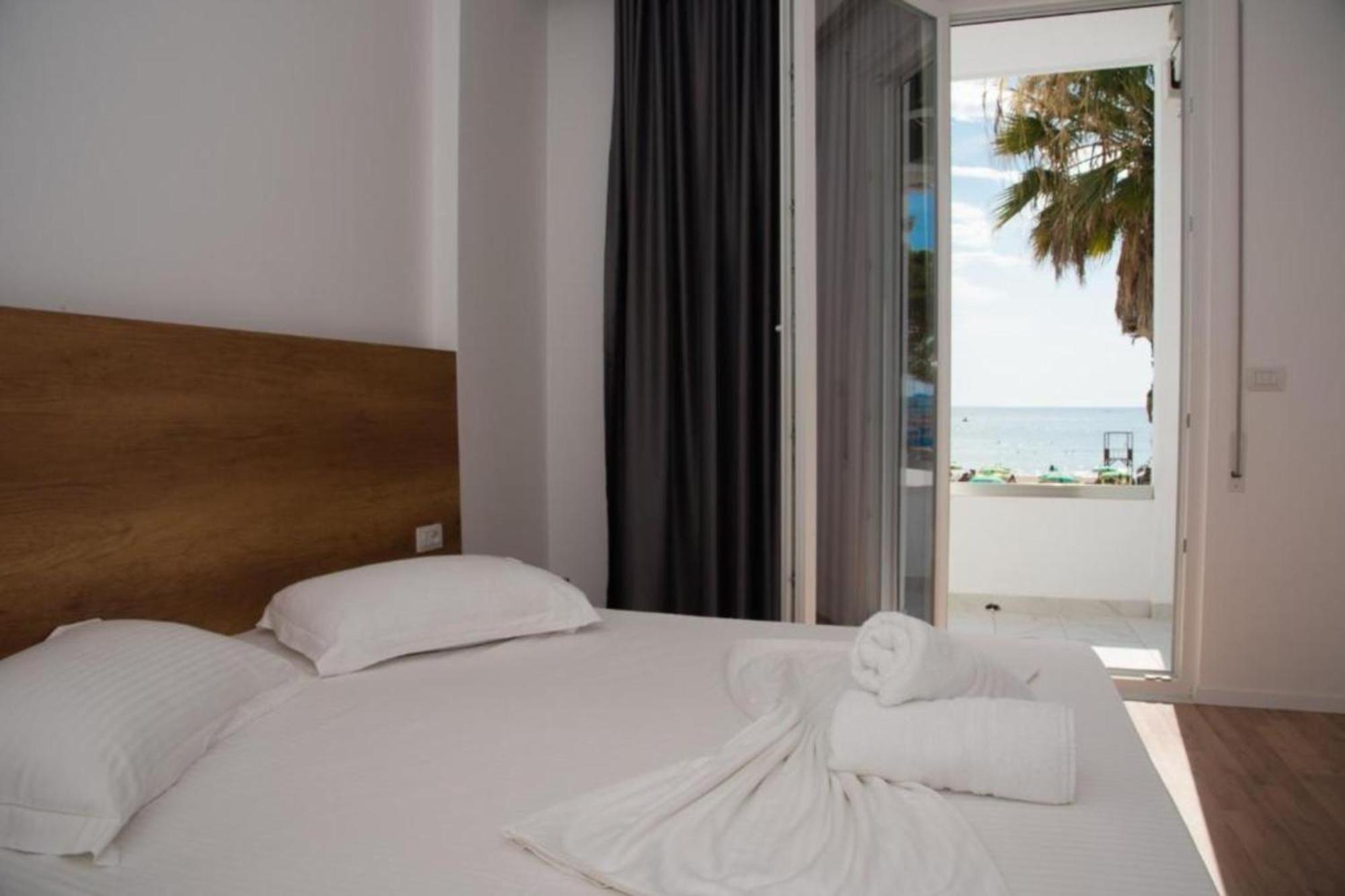 Hotel Besani Durrës Esterno foto