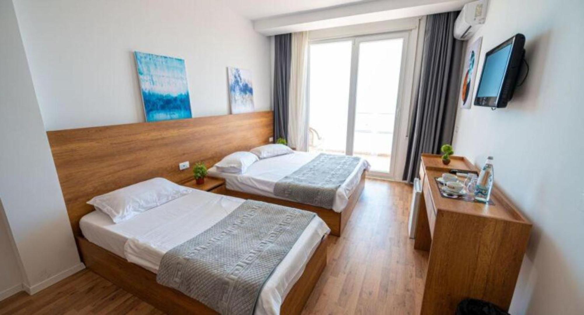 Hotel Besani Durrës Esterno foto