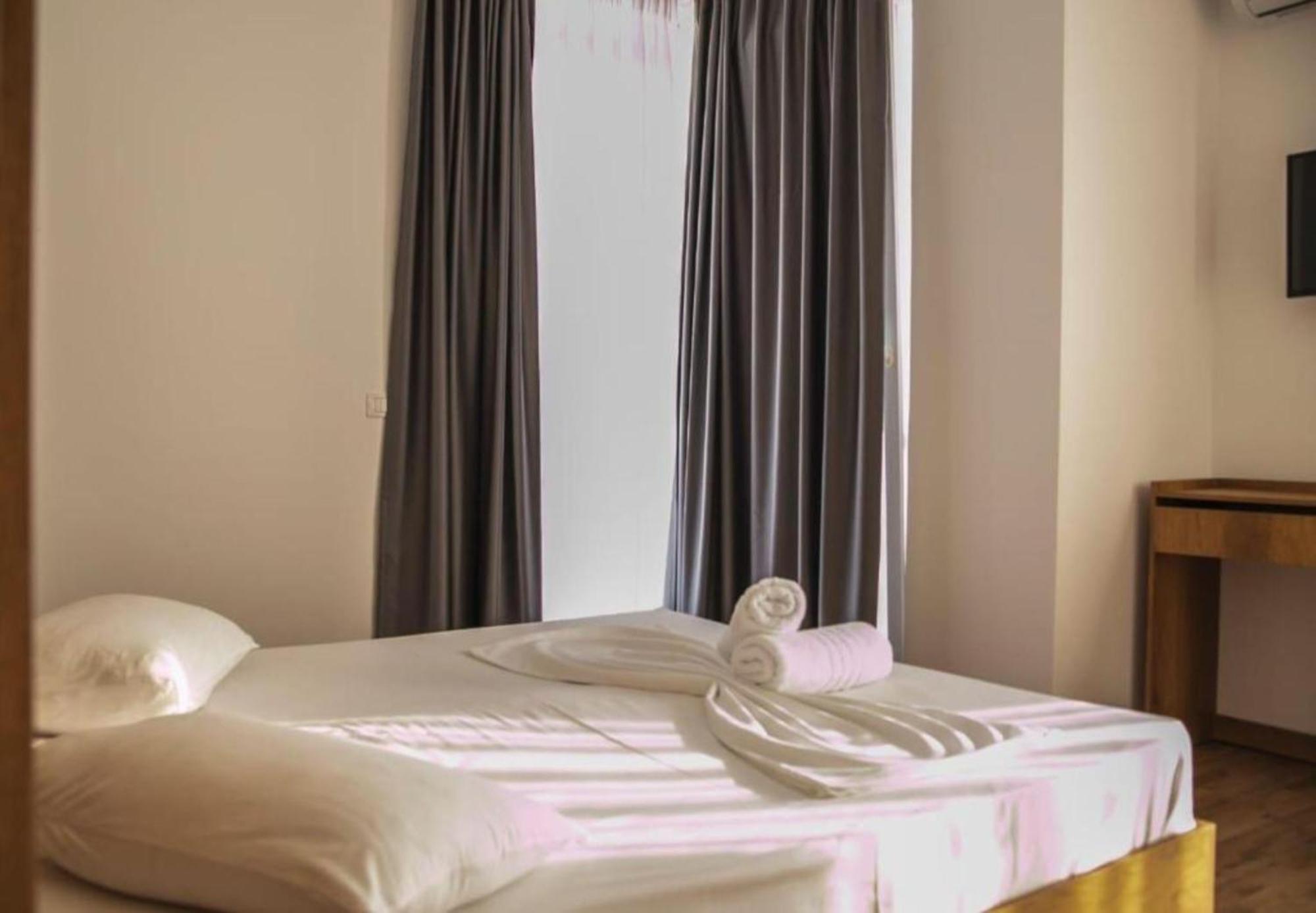 Hotel Besani Durrës Esterno foto