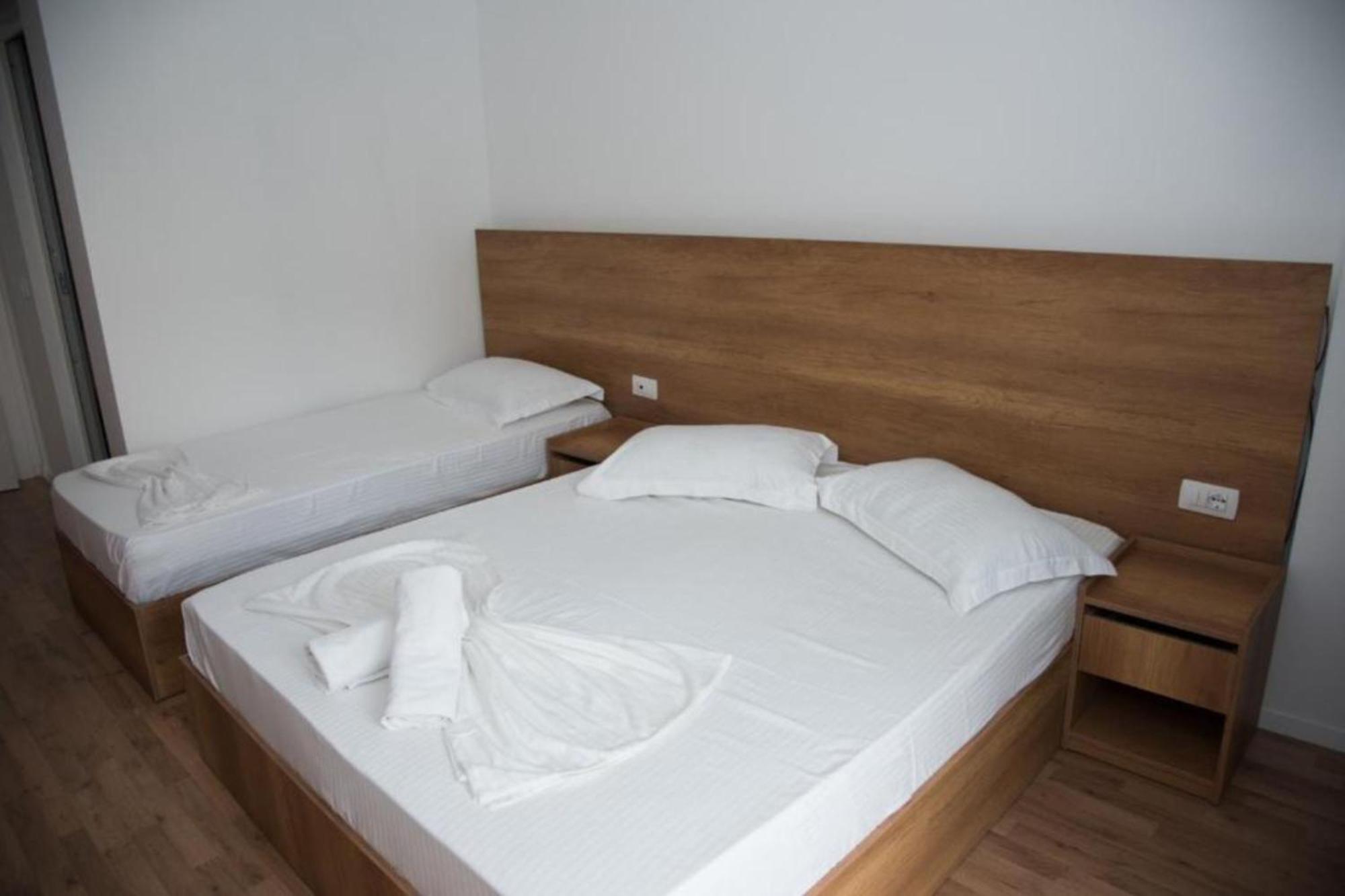 Hotel Besani Durrës Esterno foto